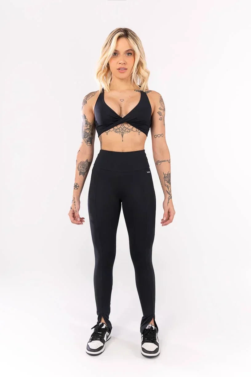 KIT TOP + CALÇA LEGGING COM ABERTURA NA BARRA (PRETO)