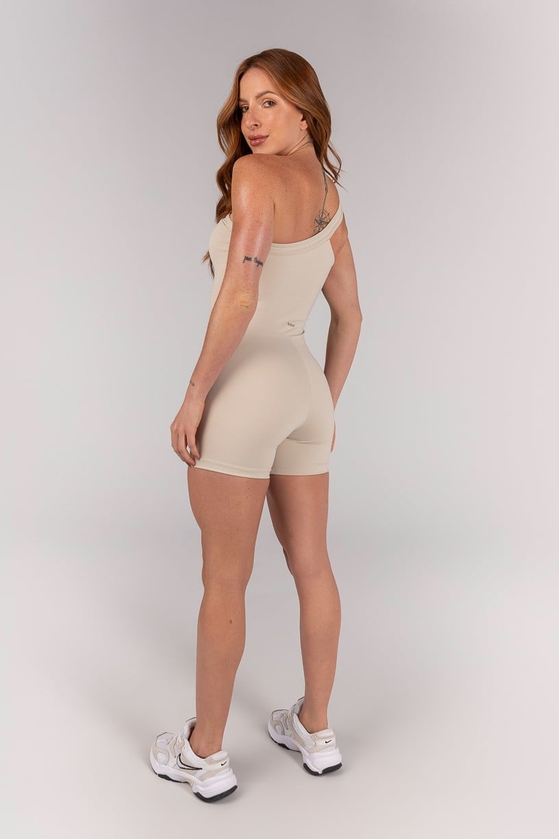 Macaquinho Assimétrico Ombro Só com Alça Larga (Off-White) | Ref: K4643-B