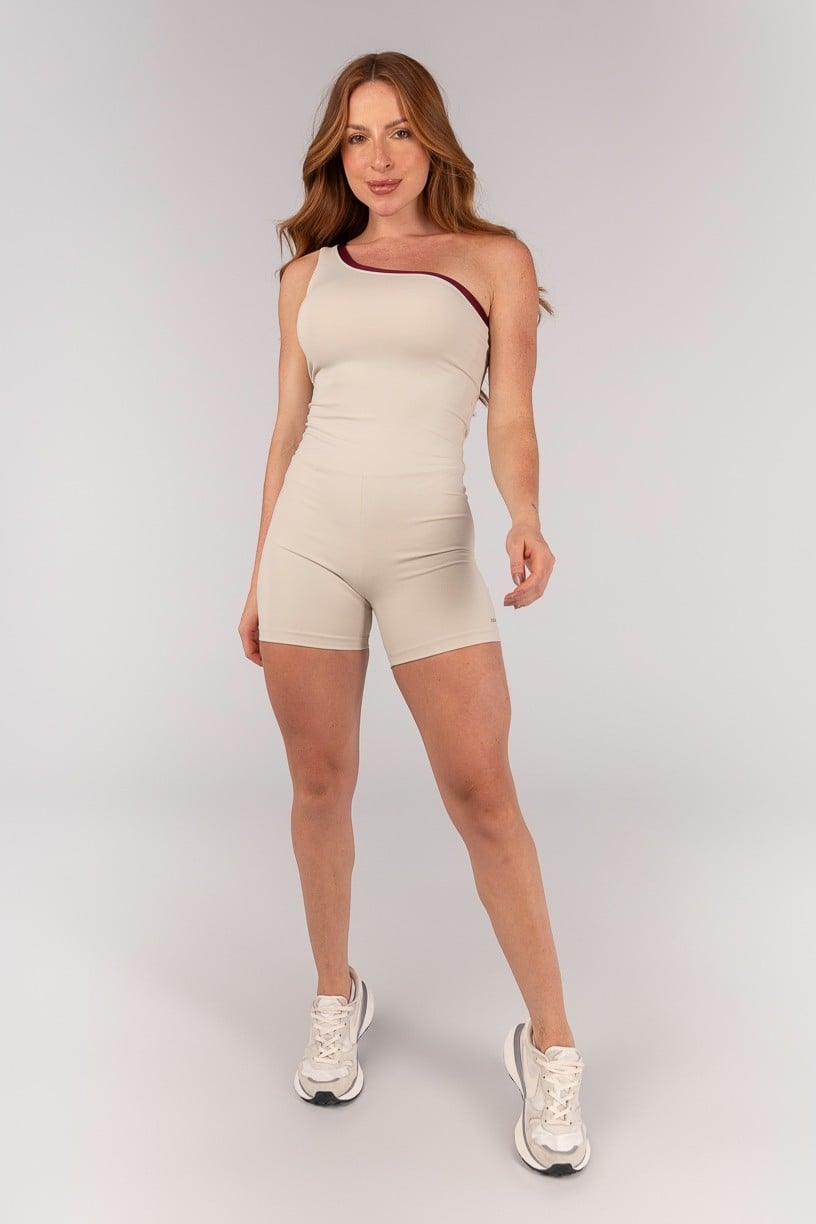 Macaquinho com Frente Assimétrica e Detalhe Platinado (Vanilla) | Ref: K4671-A