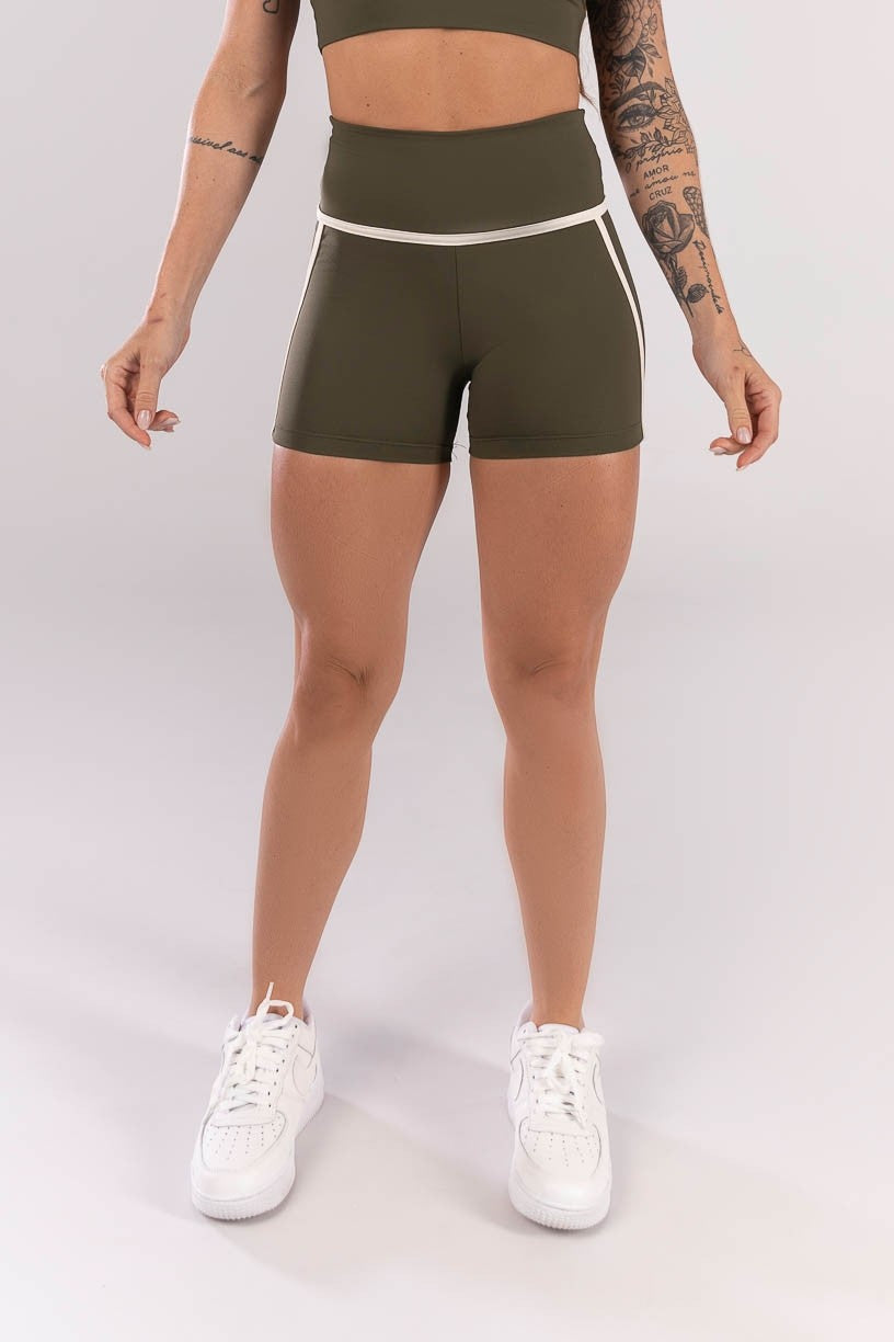 [CONJUNTO] - Top + Short Com Detalhe Em Vivo no Cós e nas Laterais (verde Militar / Off-white)