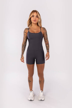 Macaquinho com Alças Cruzadas (Cinza Escuro) | Ref: K3996-C