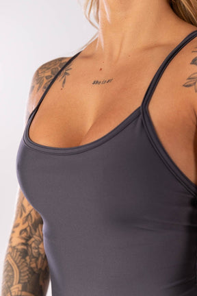 Macaquinho com Alças Cruzadas (Cinza Escuro) | Ref: K3996-C