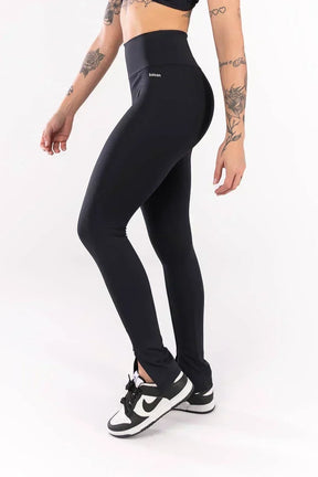 KIT TOP + CALÇA LEGGING COM ABERTURA NA BARRA (PRETO)