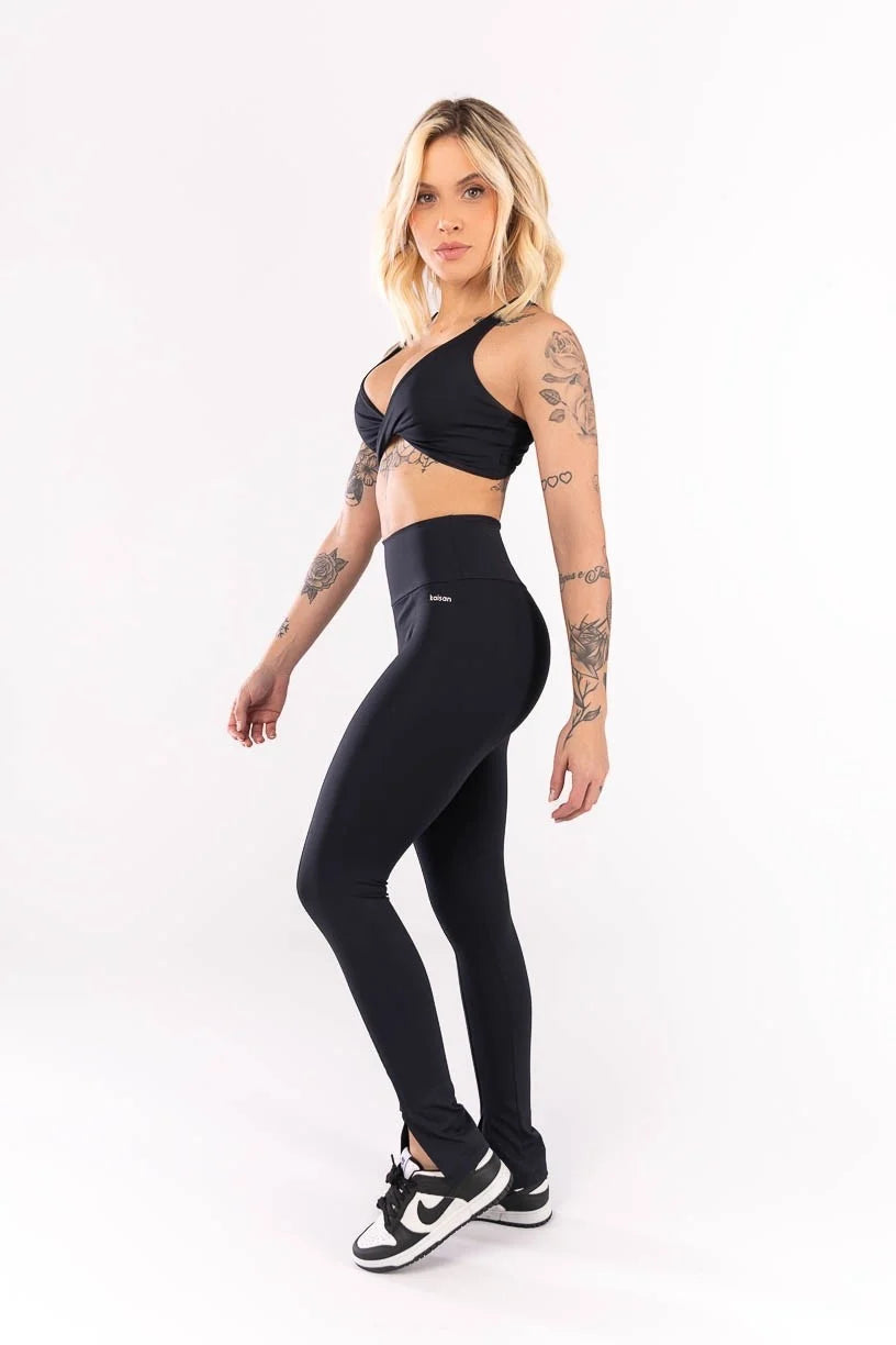 KIT TOP + CALÇA LEGGING COM ABERTURA NA BARRA (PRETO)