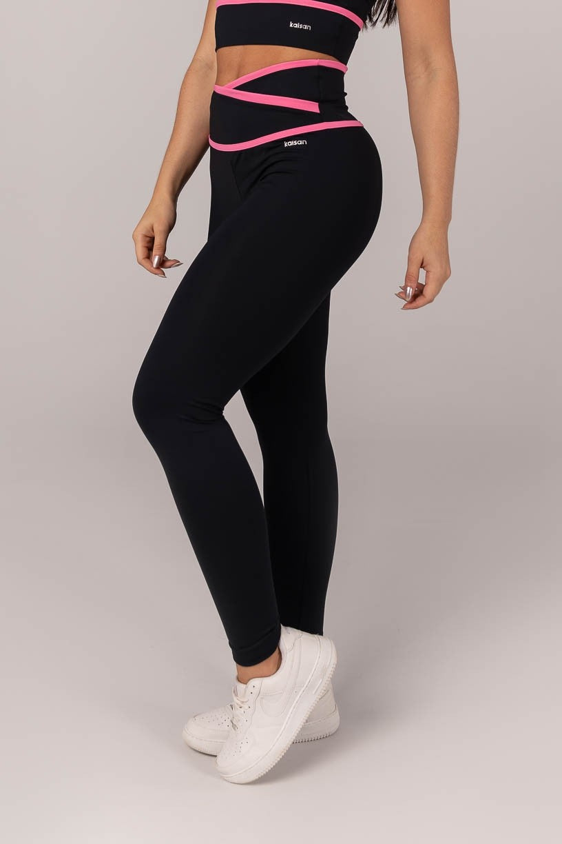 [CONJUNTO]  Top + Calça Legging com Cós Transpassado e Chapado (Preto / Rosa Chiclete) | Ref: K4296-A