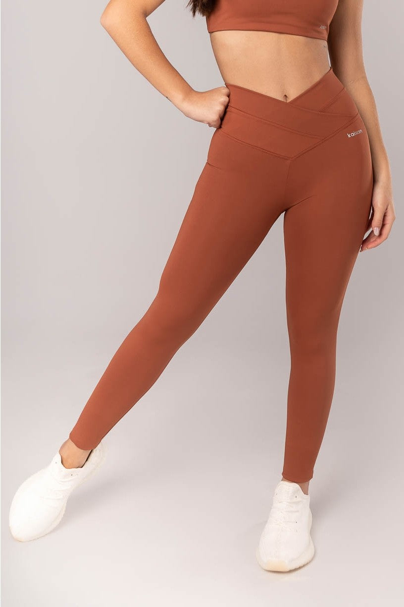 [CONJUNTO]  Top + Calça Legging com Cós Transpassado Frente e Costas (Marrom) | Ref: K4042-G