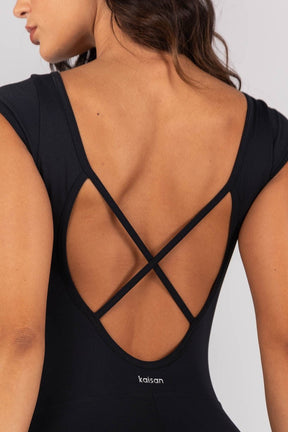 Macaquinho com Manga Japonesa e Tiras Cruzadas (Preto) | Ref: K4574-A