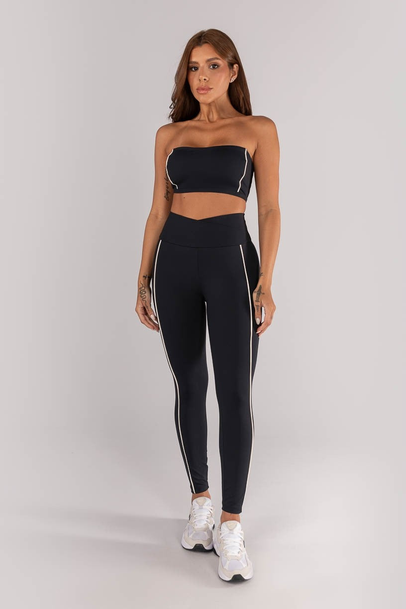 [CONJUNTO] - Top + Calça Legging com Cós Transpassado e Bolsos com Vivo (Preto / Vanilla) | Ref: K4618-A