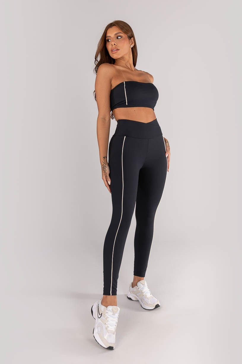 [CONJUNTO] - Top + Calça Legging com Cós Transpassado e Bolsos com Vivo (Preto / Vanilla) | Ref: K4618-A