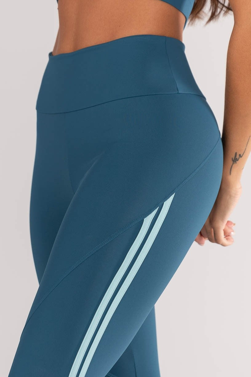 [CONJUNTO] - Top + Calça Legging com Recortes e Chapado na Lateral (Azul Petróleo / Glacial) | Ref: K4631-A