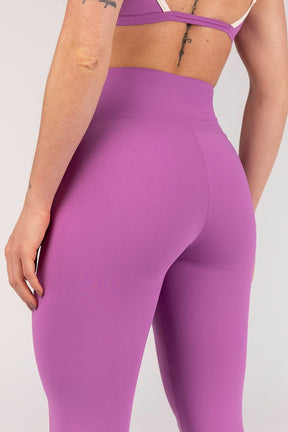 [CONJUNTO] Top + Calça Legging com Chapados (Orquídea / Off-White) | Ref: K4355-D