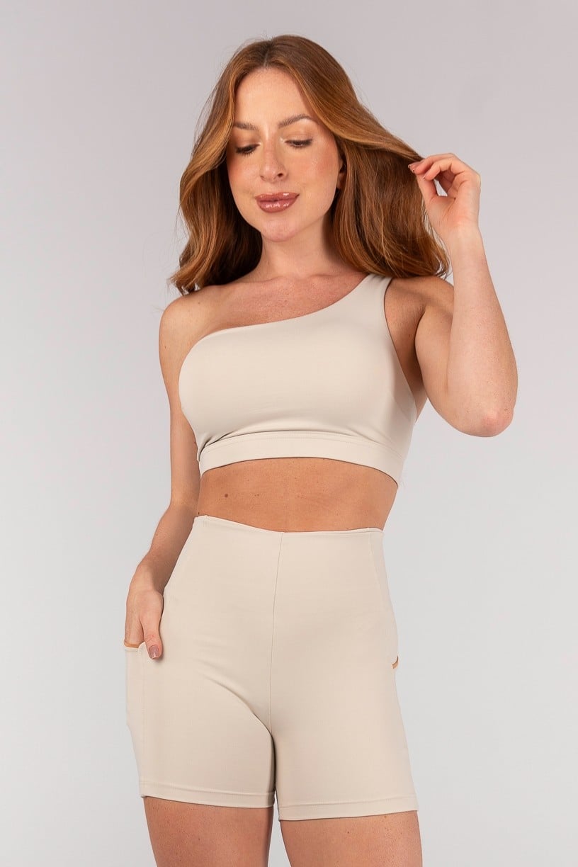 [CONJUNTO] Short + Top com Decote Assimétrico, Abertura e Alças nas Costas (Vanilla) | Ref: K4661-A