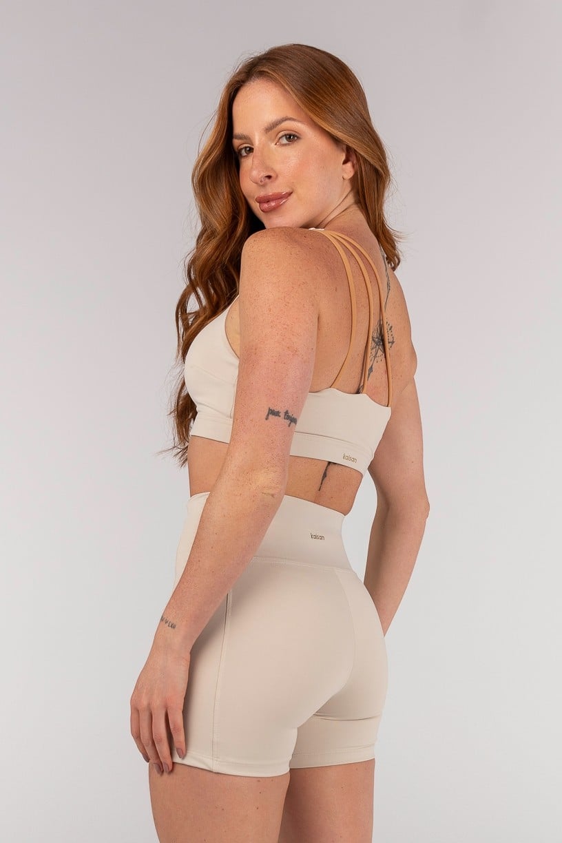 [CONJUNTO] Short + Top com Decote Assimétrico, Abertura e Alças nas Costas (Vanilla) | Ref: K4661-A