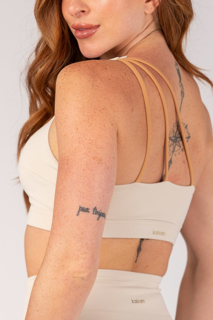 [CONJUNTO] Short + Top com Decote Assimétrico, Abertura e Alças nas Costas (Vanilla) | Ref: K4661-A