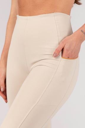 [CONJUNTO] Top + Calça Legging sem Cós Aparente e Bolsos (Off-White / Caramelo) | Ref: K4662-A