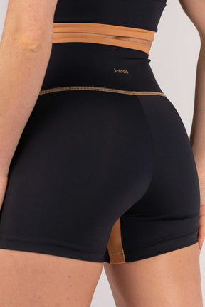 [CONJUNTO] Top + Short com Vira e Recorte Entrepernas (Preto / Caramelo) | Ref: K4668-A