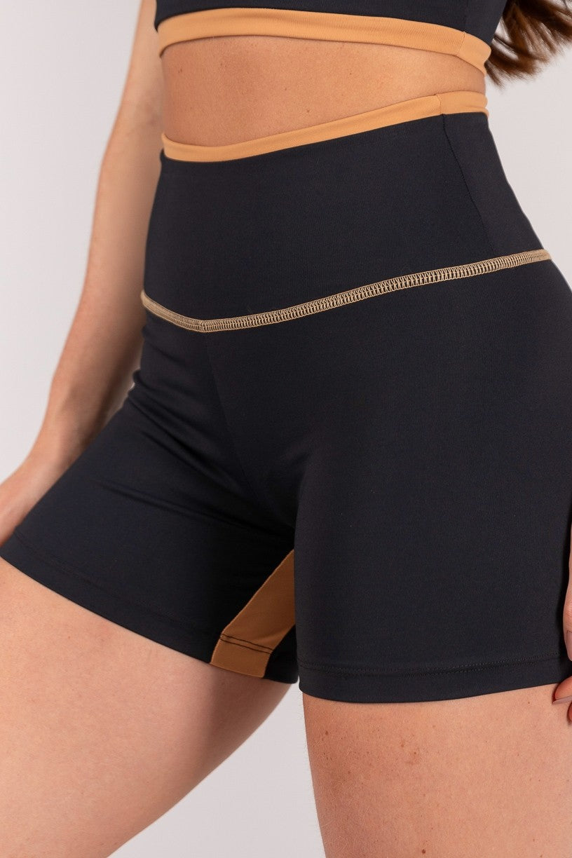 [CONJUNTO] Top + Short com Vira e Recorte Entrepernas (Preto / Caramelo) | Ref: K4668-A