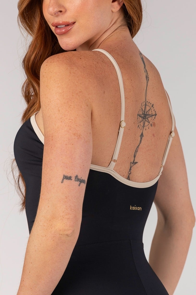 Macaquinho com Alças Contrastantes e Abertura no Decote (Preto) | Ref: K4670-A