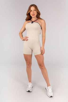 Macaquinho com Alças Contrastantes e Abertura no Decote (Off-White) | Ref: K4670-B