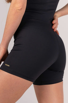 Macaquinho com Frente Assimétrica e Detalhe Platinado (Preto) | Ref: K4671-B