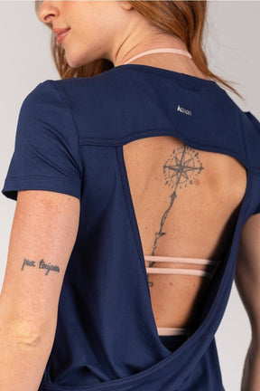 Camiseta com Abertura nas Costas (Azul Marinho) | Ref: K4675-B