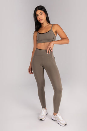 [CONJUNTO] Top + Calça Legging com Vivo e Viés Contrastante (Oliva / Preto) | Ref: K4683-B