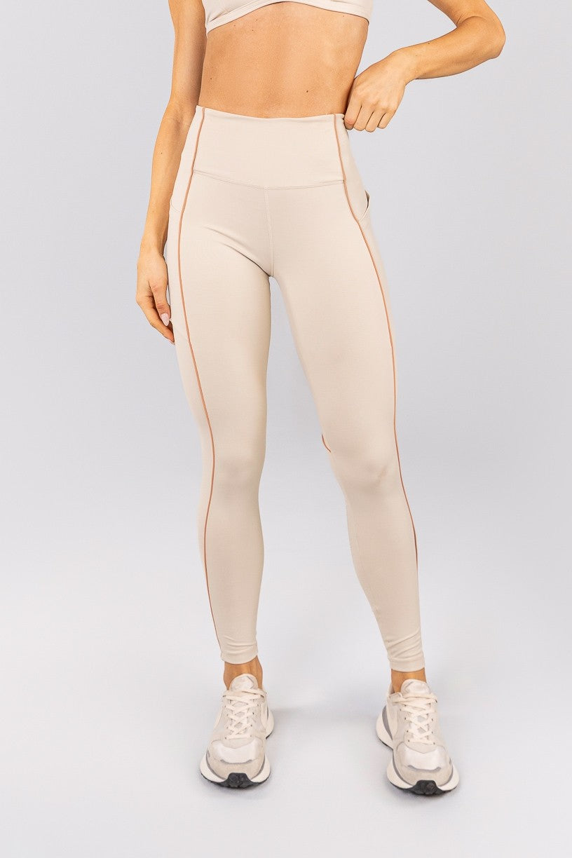 [CONJUNTO] Top + Calça Legging com Bolsos e Vivo (Off-White / Macadâmia) | Ref: K4647-C