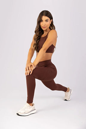 [CONJUNTO] Top + Calça Legging com Bolsos e Recortes (Café) | Ref: K4782-B