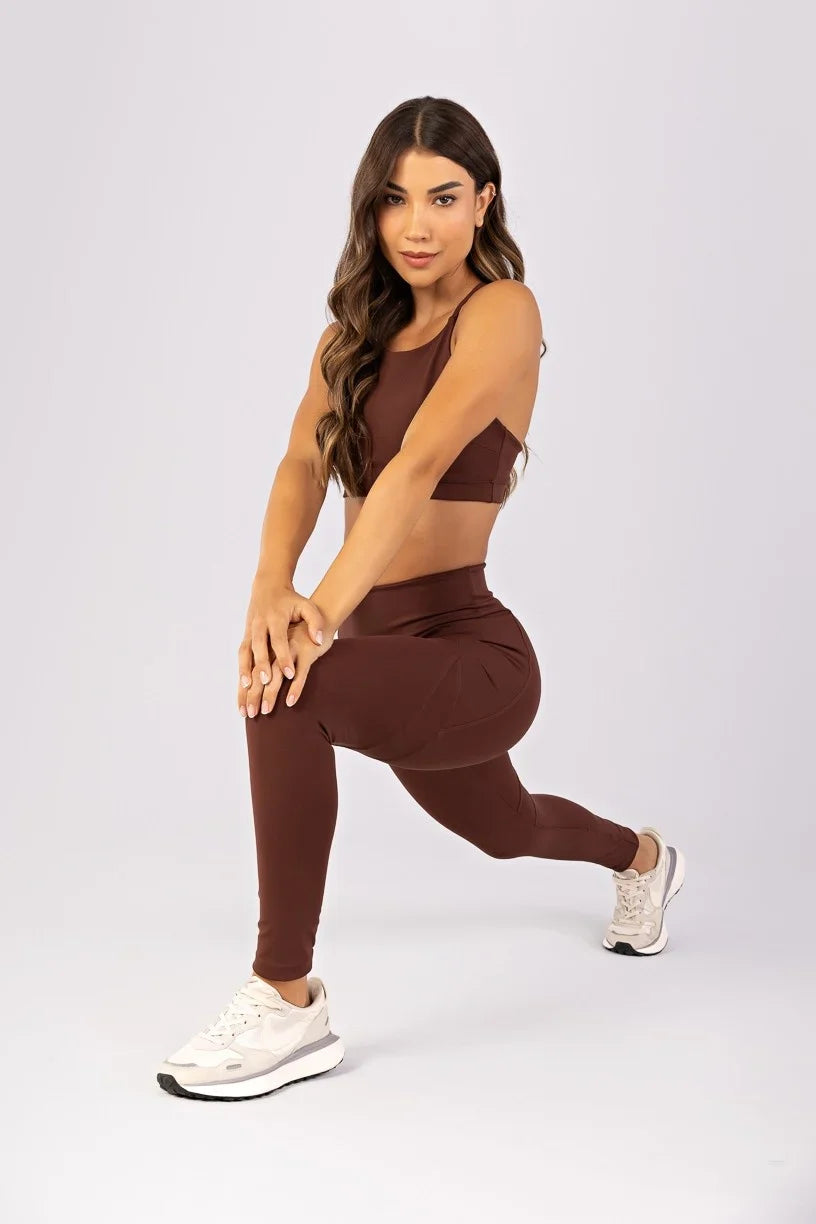 [CONJUNTO] Top + Calça Legging com Bolsos e Recortes (Café) | Ref: K4782-B