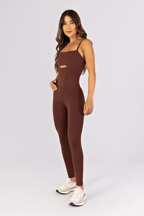 Macacão com Decote Reto e Abertura na Frente (Café) | Ref: K4804-A