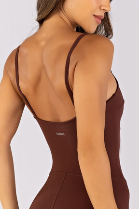 Macacão com Decote Reto e Abertura na Frente (Café) | Ref: K4804-A