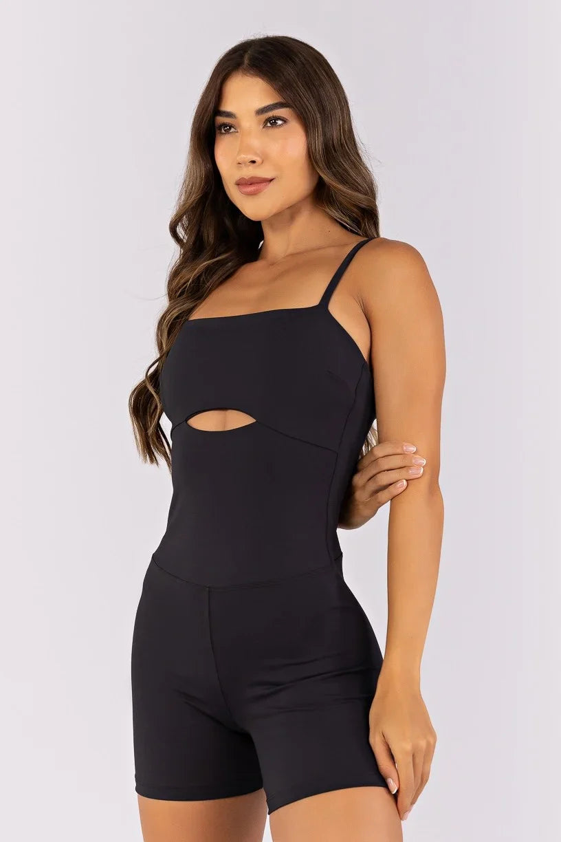 Macaquinho com Decote Reto e Abertura na Frente (Preto) | Ref: K4805-B