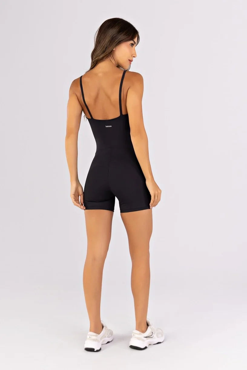 Macaquinho com Decote Reto e Abertura na Frente (Preto) | Ref: K4805-B