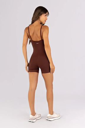 Macaquinho com Decote Reto e Abertura na Frente (Café) | Ref: K4805-C