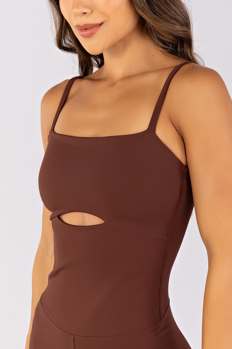 Macaquinho com Decote Reto e Abertura na Frente (Café) | Ref: K4805-C