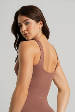 Macacão Assimétrico com Alças Diferenciadas (Canela) | Ref: K4952-A