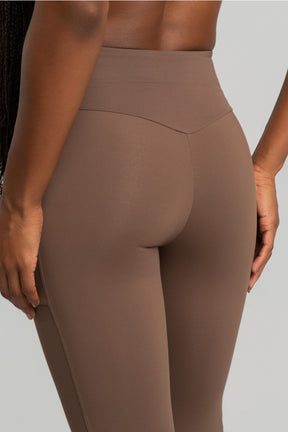 Calça Legging com Cós Transpassado e Bolsos (Capuccino) | Ref: K4360-F