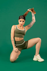 [CONJUNTO] - Top + Short Com Detalhe Em Vivo no Cós e nas Laterais (verde Militar / Off-white)