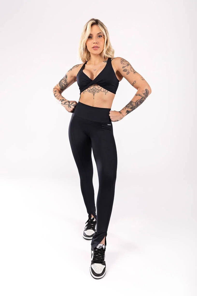 KIT TOP + CALÇA LEGGING COM ABERTURA NA BARRA (PRETO)