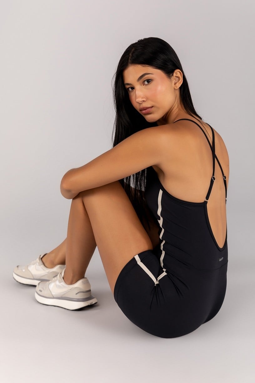 Macaquinho sem Gancho com Alças Cruzadas (Preto / Off-White) | Ref: K4701-B